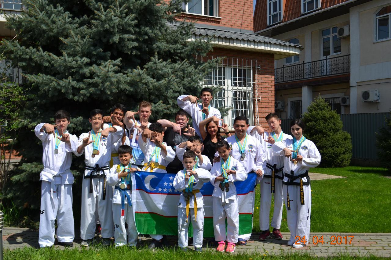 Interhouse Almaty Hostel Eksteriør bilde