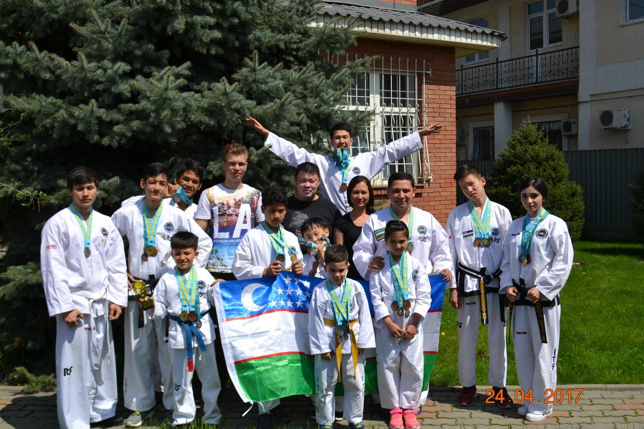 Interhouse Almaty Hostel Eksteriør bilde